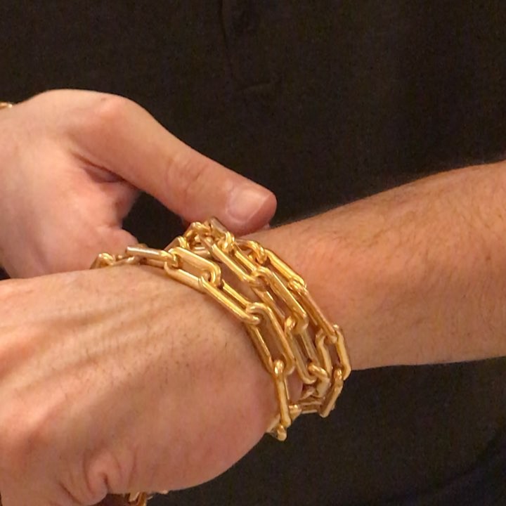 @mene launched by @roysebag and @dianawpicasso is about #24caratgold jewelry and the ancient tradition of jewelry as a store of enduring value and accessible savings. 
_______
@_daniel_alfredo @goldmoney #soldbygram #timelessjewelry #chain #savemoney #jewelryinvestment #dianapicasso #jewelryinvestment
