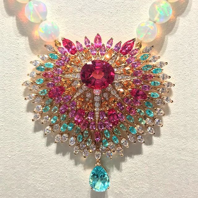 ❤️ @piaget new #highjewelry collection called #sunlightescape 
_________
@mariethevenon #opal #sunnylife @cercle_lebrun #tfjpmedias #myjewelryweek