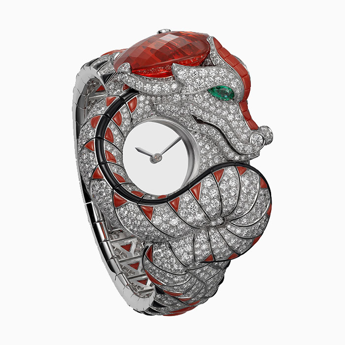 CARTIER-or-gris-opale-de-feu-taille-coussin-23,77-ct-diamants-corail-onyx-yeux-d’émeraudes