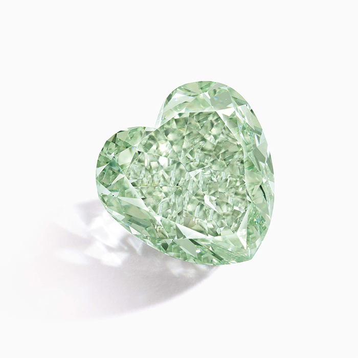 the-french-jewelry-post-sandrine-merle-4-90-ct-Fancy-Intense-Green-Diamond-Est-HK21-28-million-US2-une