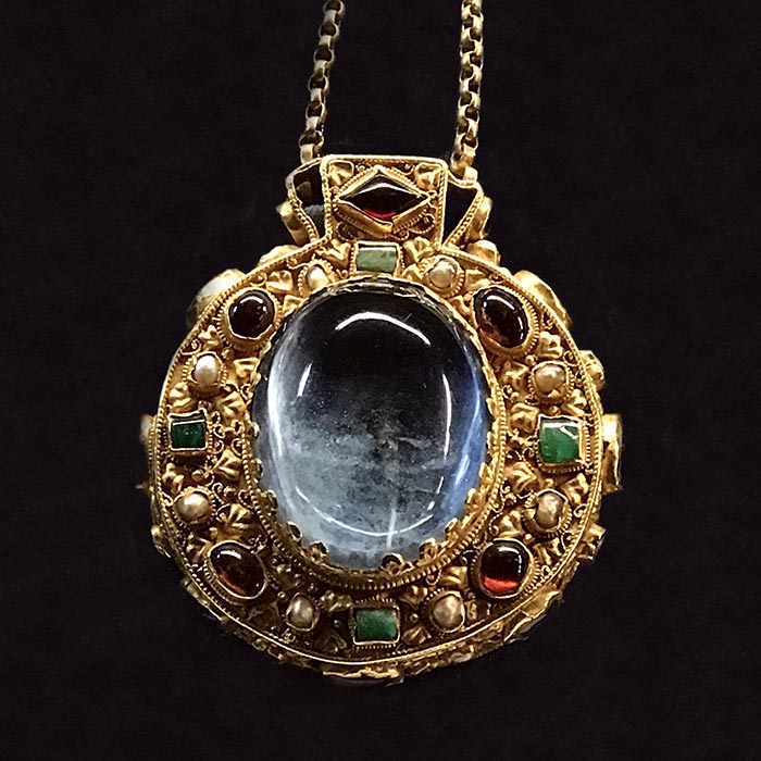 une-talisman-charlemagne-reims-palais-tau-sandrine-merle-the-french-jewelry-post