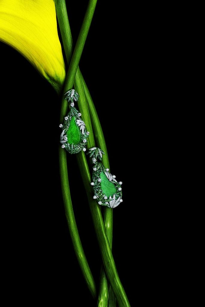 Feng. J - Boucles d'oreilles "Feuilles de bambou" en or, jades impériaux et diamants
