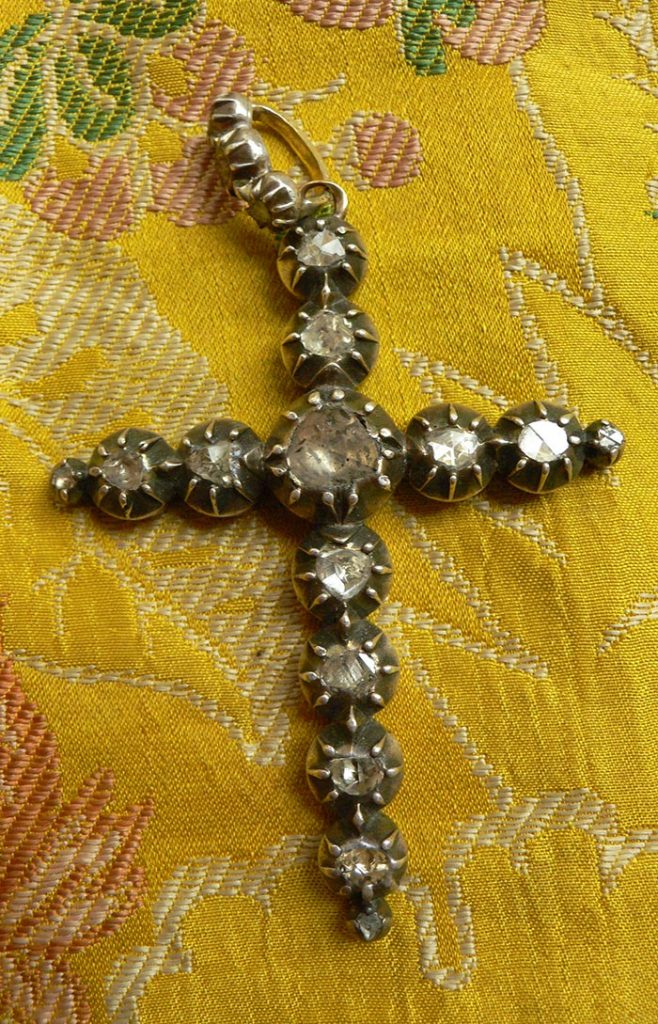 “Dévote” cross