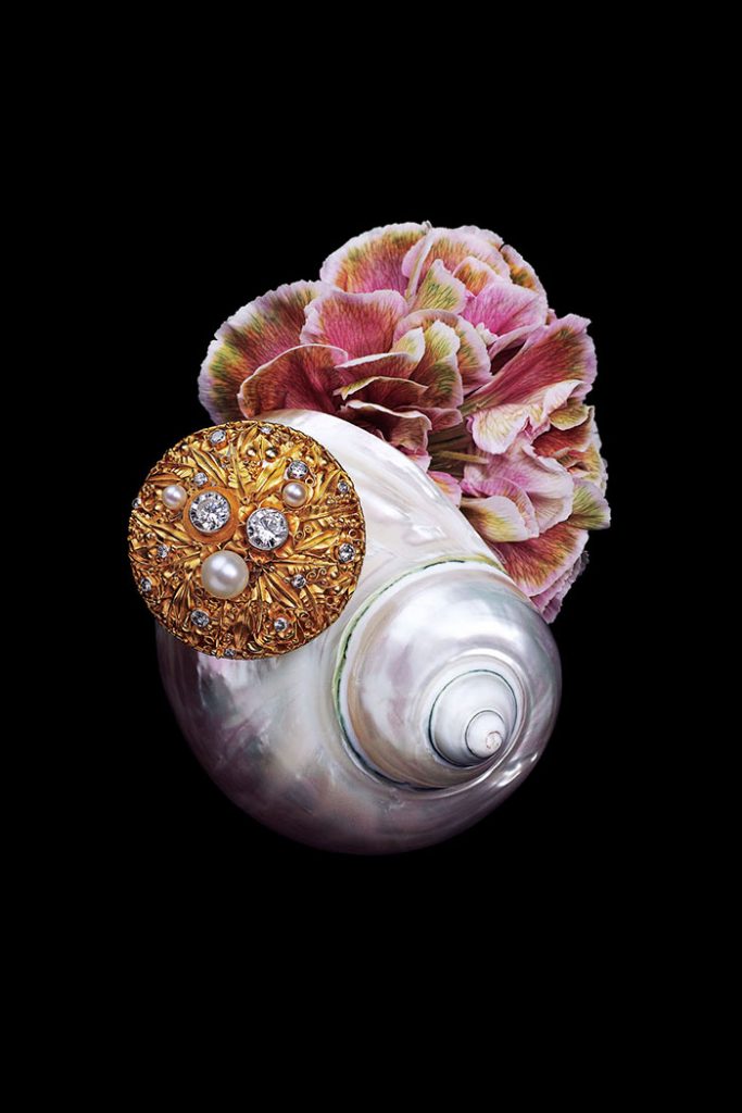 Johann Michael Wilm - Broche en or ciselé, repoussé, filigrané et diamants - Vers 1935