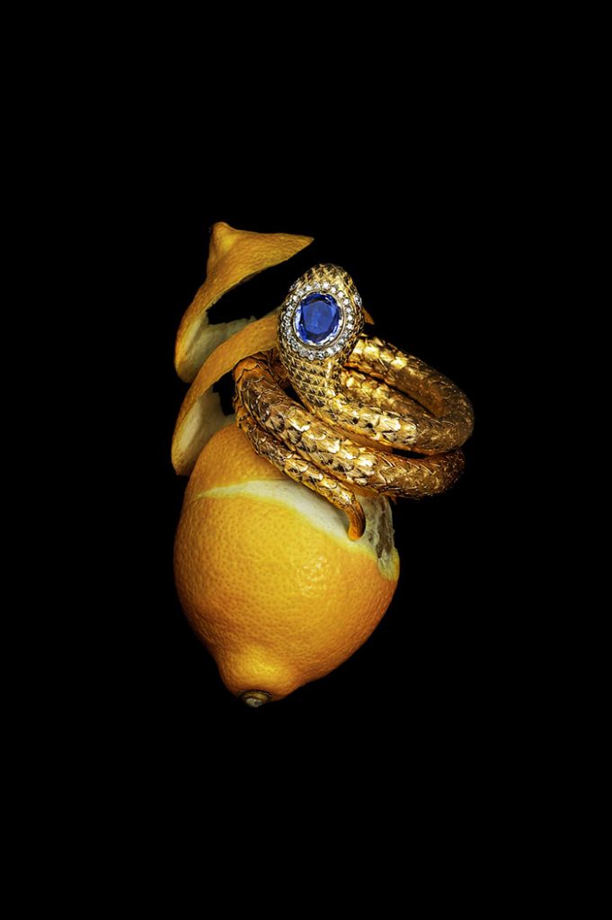 Bracelet "Serpent" en or et saphir ovale
