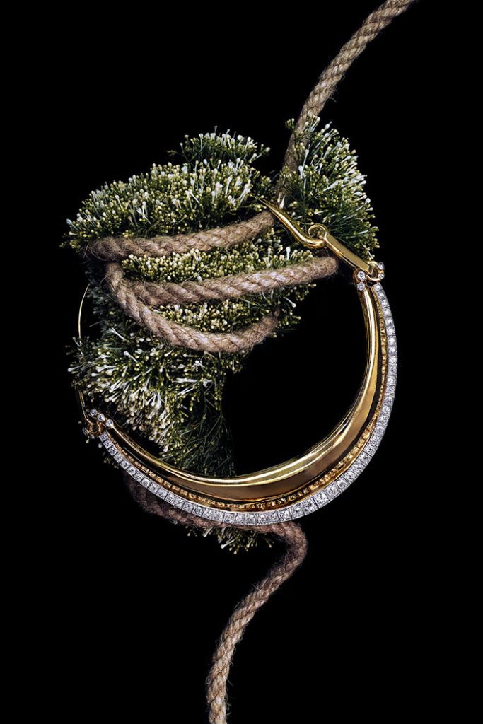 Suzanne Belperron - "Collier égyptien" en or, souligné d'une ligne de diamants - Vers 1942