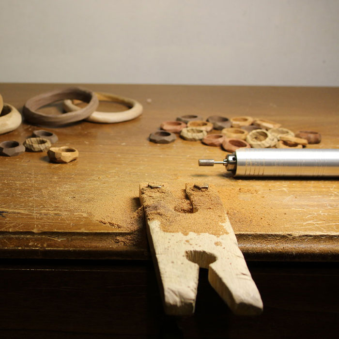 samantha-nania-bois-sandrine-merle-the-french-jewelry-post-une