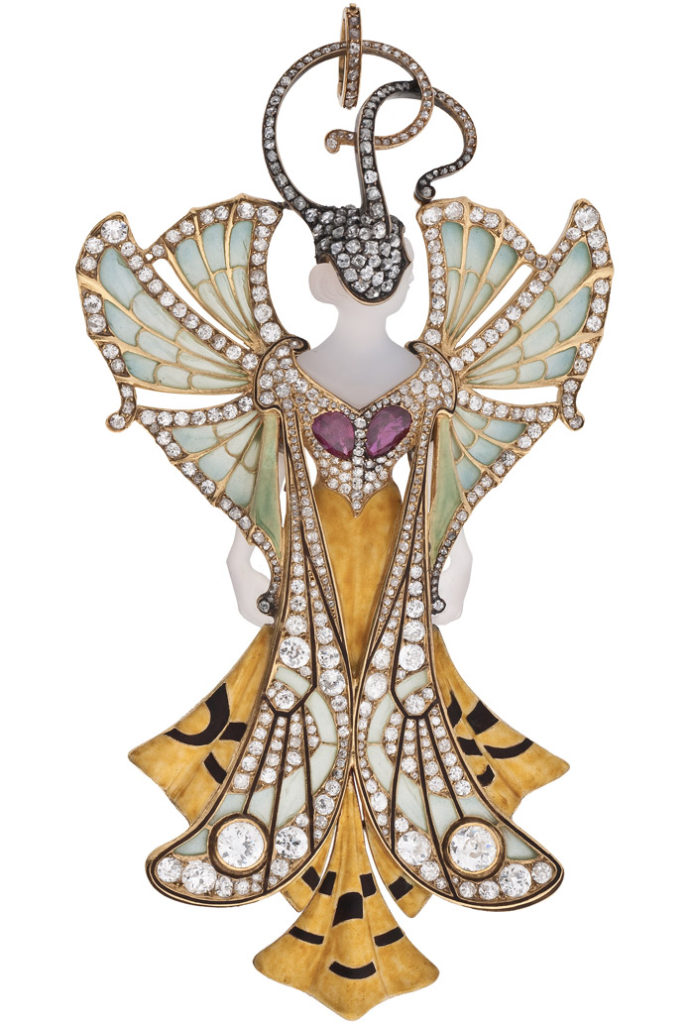 Maison Vever à la galerie des Bijoux du Musée des Arts Décoratifs - Pendentif "Sylvia" en or, agate, rubis, diamants, émail - 1900 © MAD, Paris/Jean Tholance