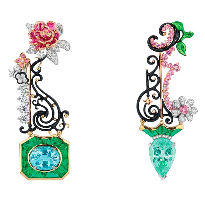 boucles-oreilles-asymetriques-victoire-de-castellane-dior-mise-en-avant