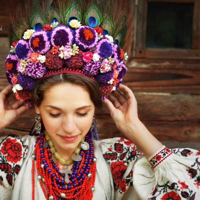treti-pivni-traditional-ukraine-flower-crowns-headdresses-sandrine-merle-the-french-jewelry-post