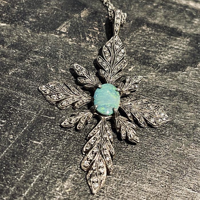 cathy-waterman-whitbird-pendentif-mise-en-avant