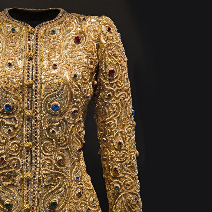 veste-yves-saint-laurent-or-pierres-comite-colbert