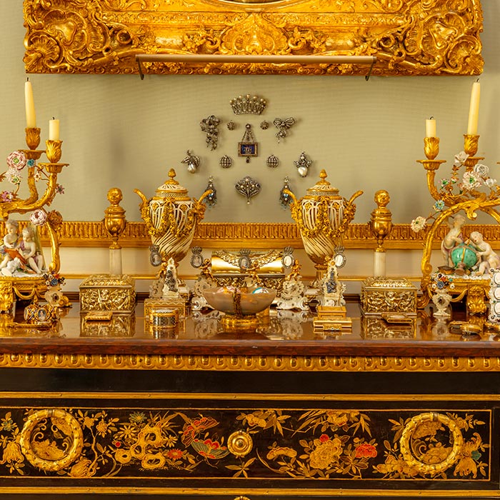 jewelry-al-thani-hotel-lambert-paris-sothebys-auction-sandrine-merle-the-French-jewelry-post