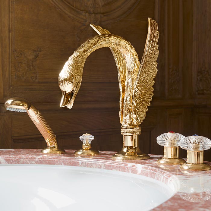 ritz-suite-imperiale-robinetterie-or