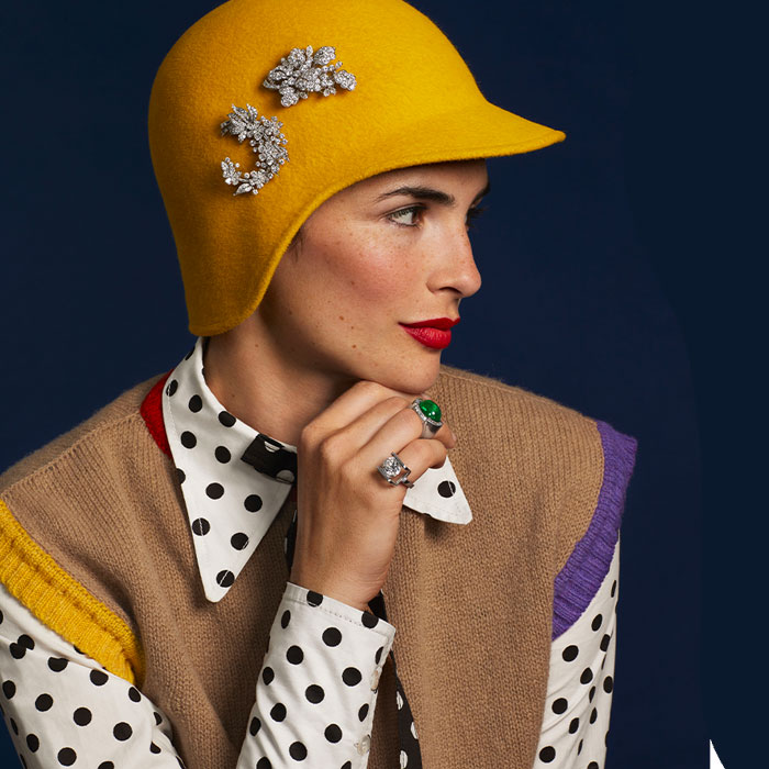 comment-porter-bijou-vintage-chapeau-cloche-christies-paris-mise-en-avant