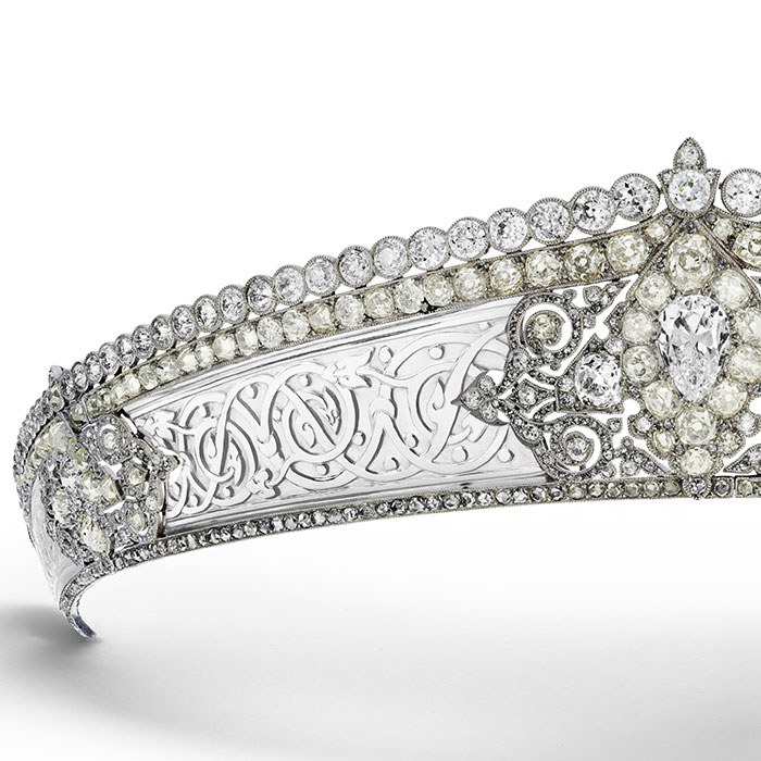 diademe-cartier-platine-cristal-de-roche-diamants-