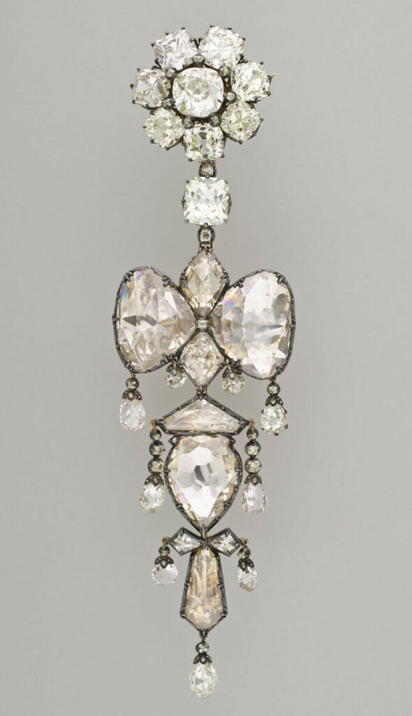 Empress Eugenie's reliquary brooch © RMN-Grand Palais, Musée du Louvre Photo Stéphane Maréchalle