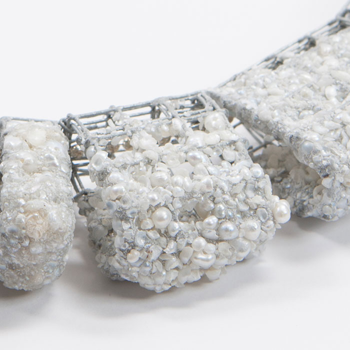 ambroise-degeneve-perles-grillage-sandrine-merle-the-french-jewelry-post-mise-en-avant