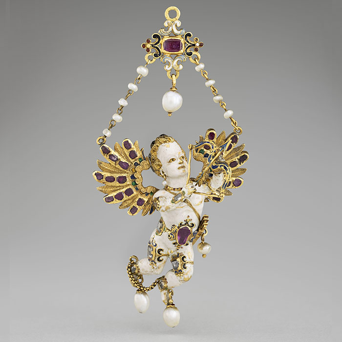 amour-cupidon-pendentif-musee-renaissance-ecouen-exposition-d-or-et-d-eclat-fondation-bemberg-julie-rohou-sandrine-merle-the-french-jewelry-post